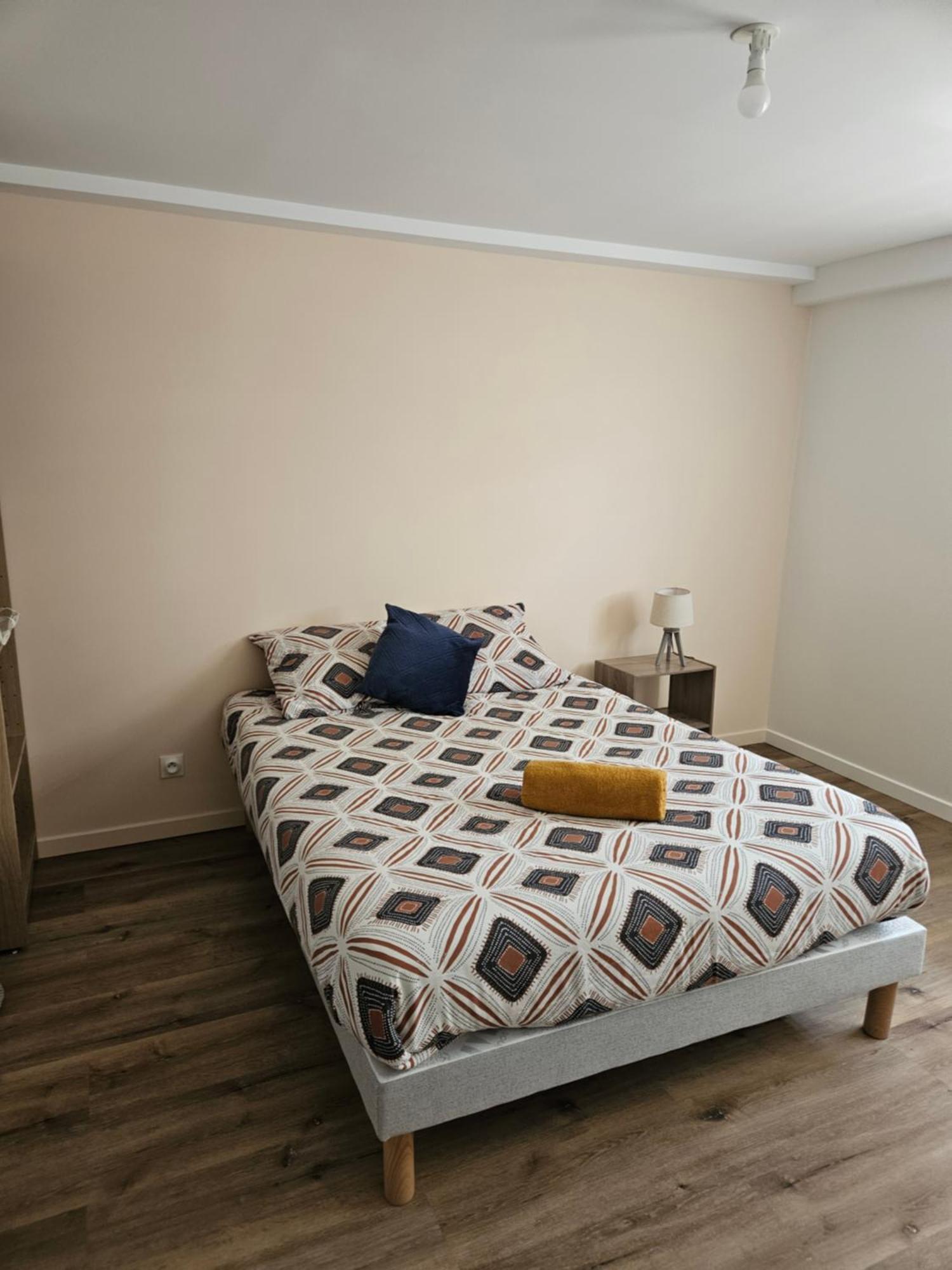 Maison Spacieuse Privatisee Ou A La Chambre - Places De Parking Saint-Michel  ภายนอก รูปภาพ