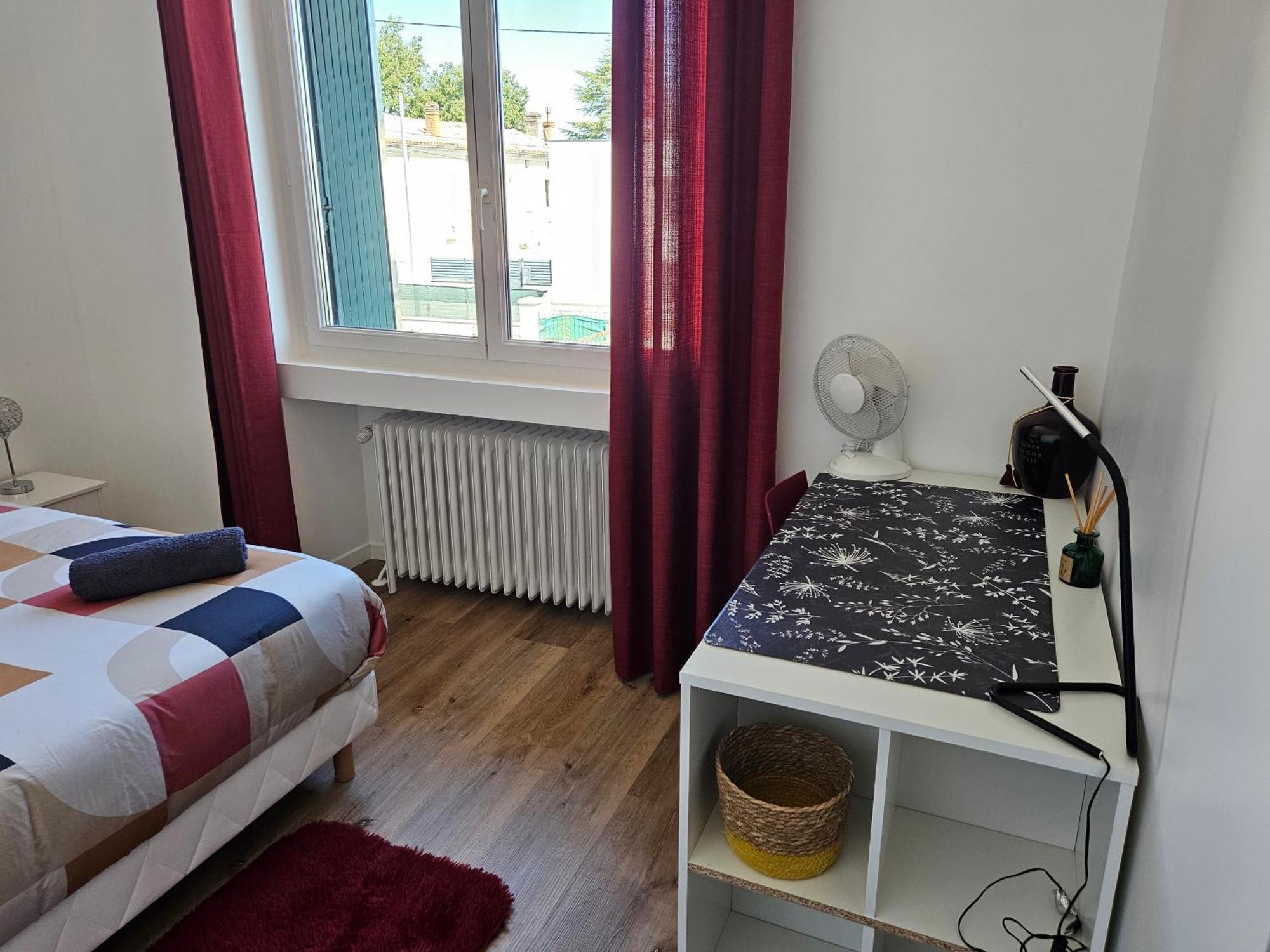 Maison Spacieuse Privatisee Ou A La Chambre - Places De Parking Saint-Michel  ภายนอก รูปภาพ