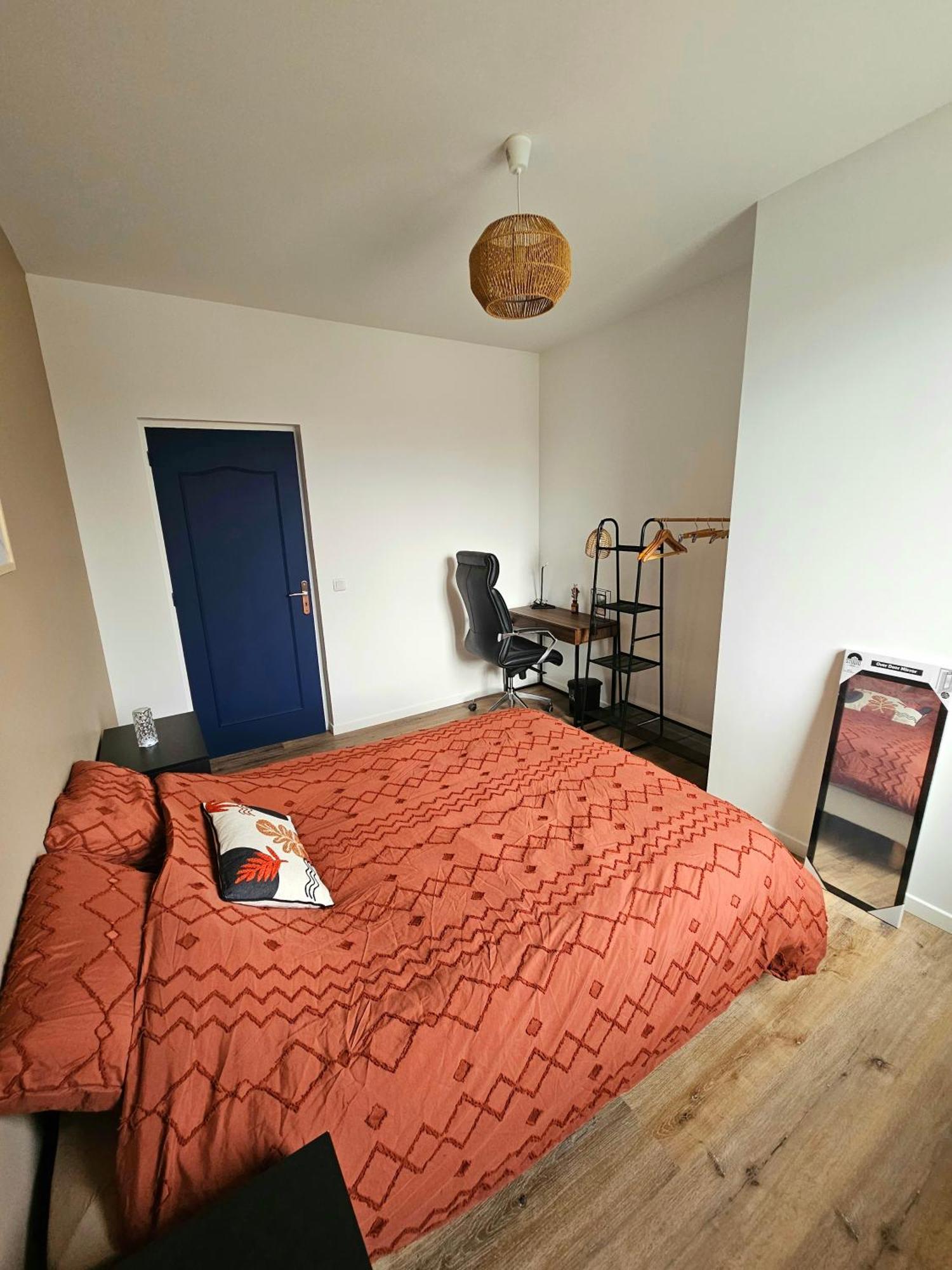 Maison Spacieuse Privatisee Ou A La Chambre - Places De Parking Saint-Michel  ภายนอก รูปภาพ